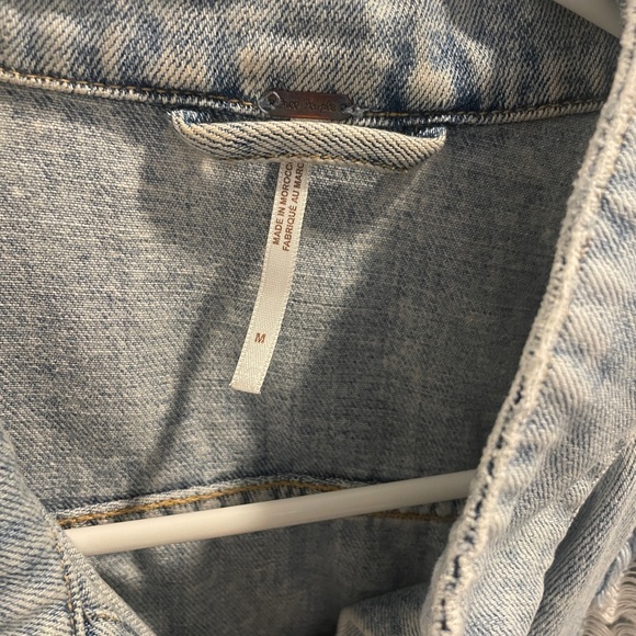 Free People Rumors Denim Jacket in a distressed light wash - sz M - Picture 4 of 6